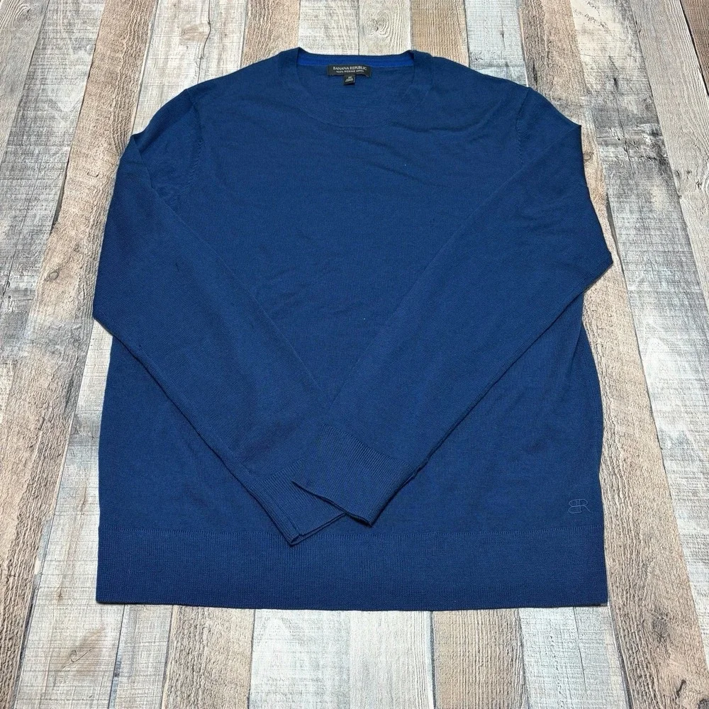 Banana Republic 100% Merino Wool Sweater Mens Medium Blue Crew Neck Lightweight